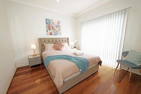 Spacious 5BR House In Hallam Near Bunjil Place - Hotel Gold Coast 3
