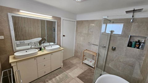 Spacious Holiday Home - Waikerie - Hotel Gold Coast 3