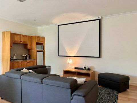 Super Luxury Self Contained Studio Unit - Hotel Gold Coast 1