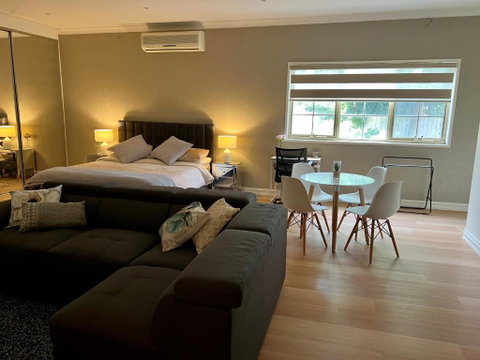 Super Luxury Self Contained Studio Unit - Hotel Gold Coast 0