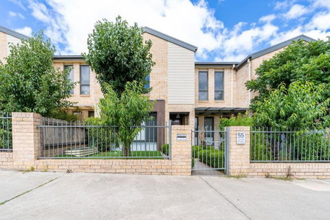 Superb 3BR Townhouse Near Town Centre - Hotel Gold Coast 0