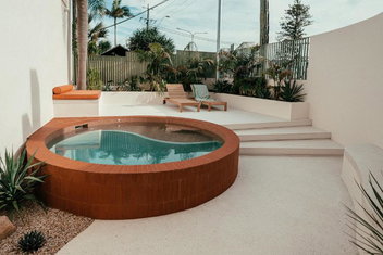 The Cheshire Cat Boutique Motel with Hotel Gold Coast