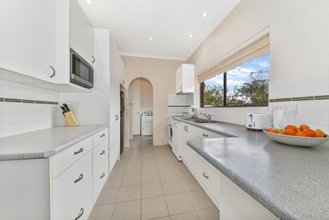 BEAUTIFUL HOLIDAY HOME CLOSE TO KU-RING-GAI CHASE NNT328 - Hotel Gold Coast 3