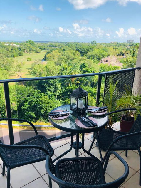 Beautiful Spacious City Apartment With Views Out To The Arafura Sea - Hotel Gold Coast 3