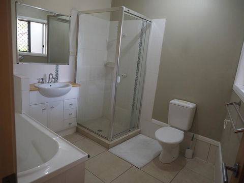 Bed And Breakfast With Airport Transfers And Rental Car - Hotel Gold Coast 2