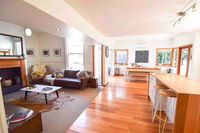 Best Location in Hobart Luxury 4 bedroom with stunning views