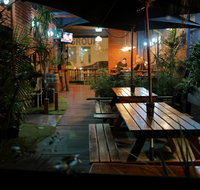 Bev and Mick's International Backpackers at Mcmahon's - Hotel Gold Coast