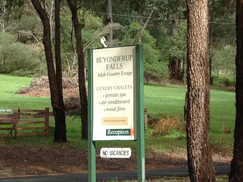 Beyonderup Falls Adult Retreat - Hotel Gold Coast 1