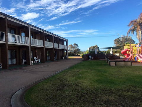 Black Swan Motor Inn - Hotel Gold Coast 2