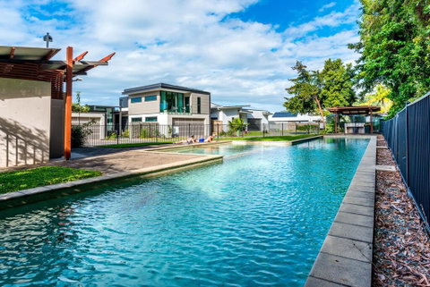 Blue Lagoon Villa B - Hotel Gold Coast 2