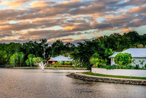 Blue Lagoon Villa B - Hotel Gold Coast 3