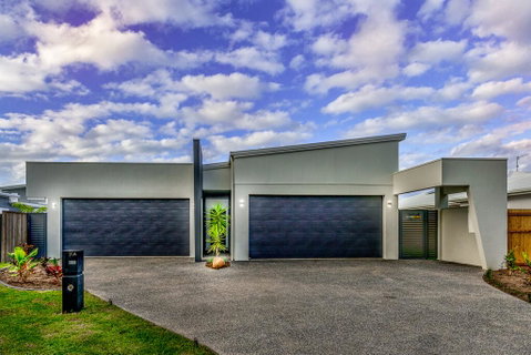 Blue Lagoon Villa B - Hotel Gold Coast 1