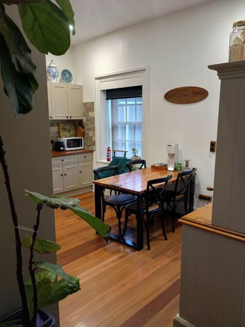 The Old Coach House C1850s Private Cottage - Hotel Gold Coast 2