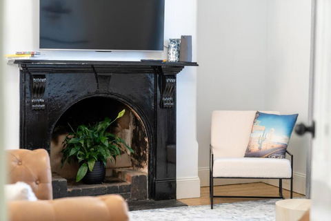 The White House Molong - Hotel Gold Coast 0