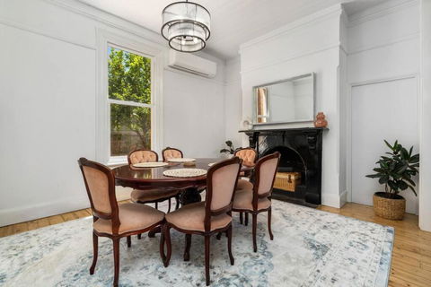 The White House Molong - Hotel Gold Coast 3