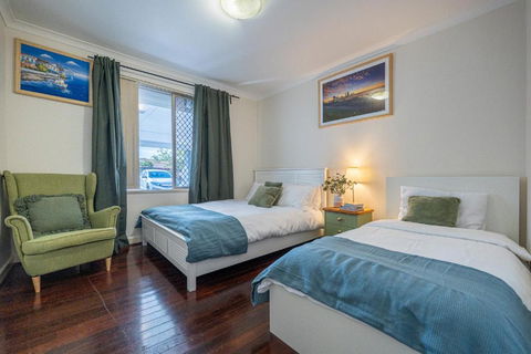 Warmth House Nr Airport 2rooms 5beds Yard N Parking - Hotel Gold Coast 0