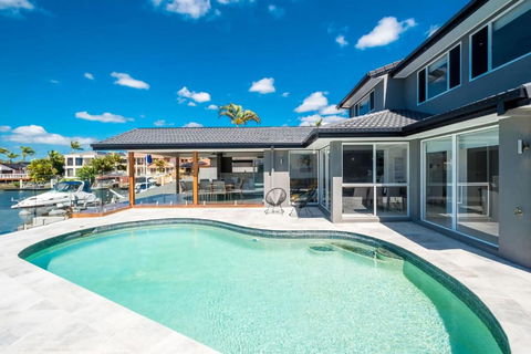 Waterfront Resort Style Retreat Runaway Bay - Hotel Gold Coast 0