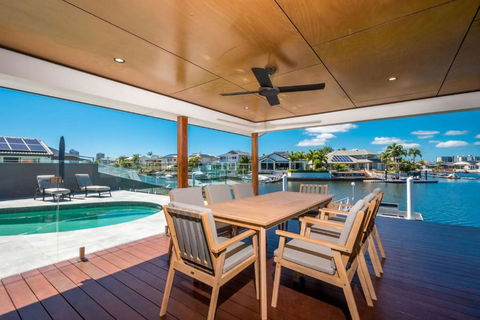 Waterfront Resort Style Retreat Runaway Bay - Hotel Gold Coast 2