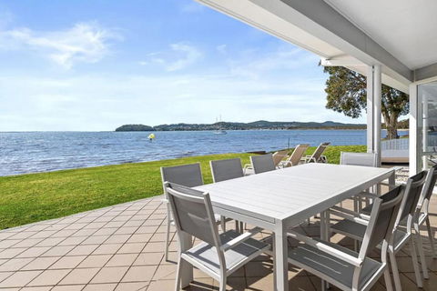 Waterfront Wonderland 41 Foreshore Dr Stunning House With A Lift Linen Wi Fi And Ducted Air Conditioning - Hotel Gold Coast 2