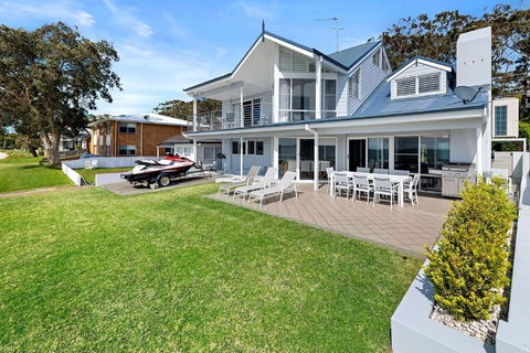 Waterfront Wonderland 41 Foreshore Dr Stunning House With A Lift Linen Wi Fi And Ducted Air Conditioning - Hotel Gold Coast 0
