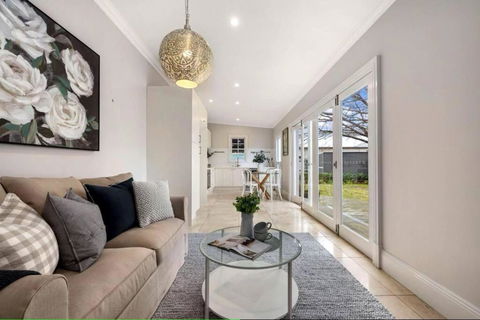 Wattledale Goulburn Settlers Cottage Old But New - Hotel Gold Coast 1