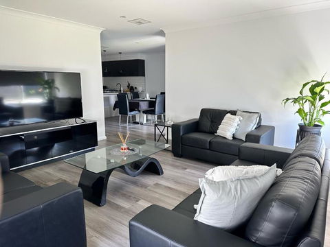 Xquisite - Hotel Gold Coast 0