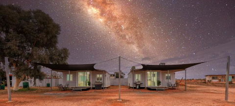 White Cliffs Self Contained Cabin Accommodation - Hotel Gold Coast 0