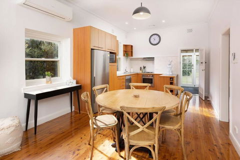 White Rabbit On Jones- Central Sophistication - Hotel Gold Coast 1