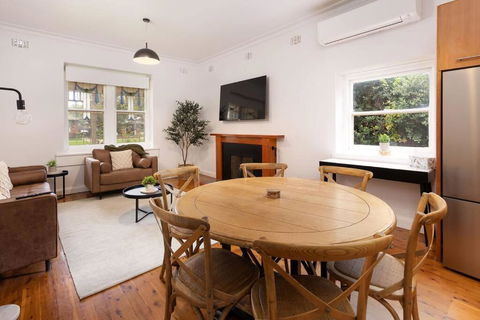 White Rabbit On Jones- Central Sophistication - Hotel Gold Coast 2