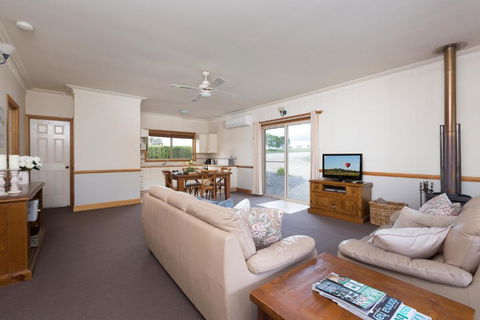 Windsors Edge Cottage Pokolbin - Hotel Gold Coast 3