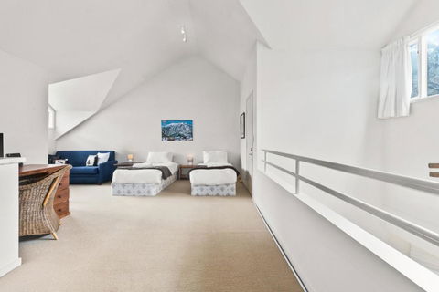 Wintergreen 11 - Hotel Gold Coast 3