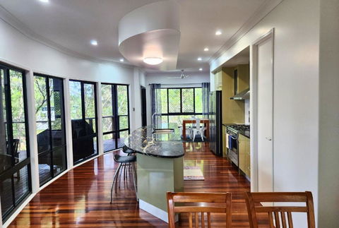 EUROLIE ON HIGH At Kingfisher Bay Fraser Island - Hotel Gold Coast 4