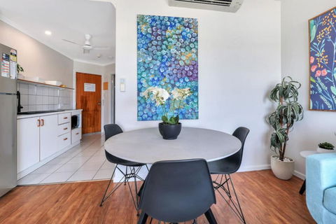 Watch The Sun Set Over Cullen Bay Marina And Harbour - Hotel Gold Coast 0