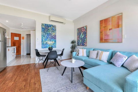 Watch The Sun Set Over Cullen Bay Marina And Harbour - Hotel Gold Coast 1