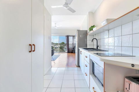 Watch The Sun Set Over Cullen Bay Marina And Harbour - Hotel Gold Coast 2