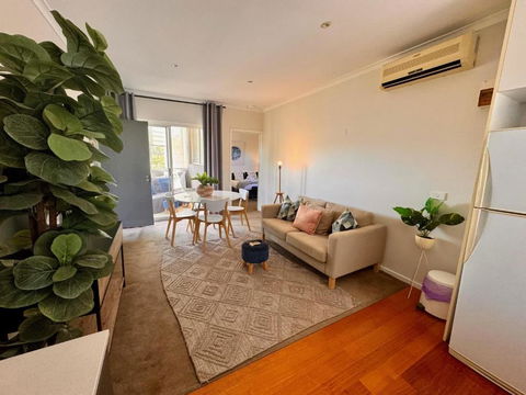 Windsor Prahran Sunny Spacious 1 Bed With Sunroom - Hotel Gold Coast 1