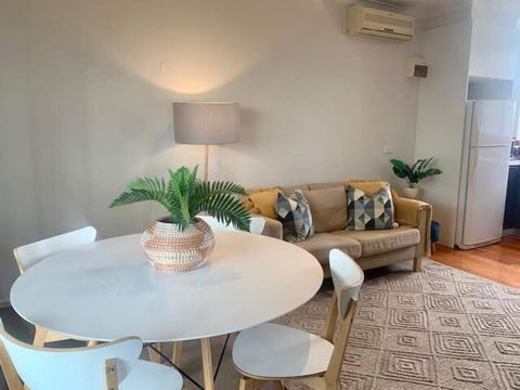 Windsor Prahran Sunny Spacious 1 Bed With Sunroom - Hotel Gold Coast 3
