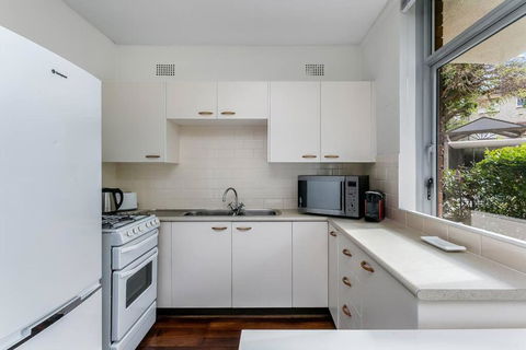 YNG03 - Cremorne - Young Street - Hotel Gold Coast 2
