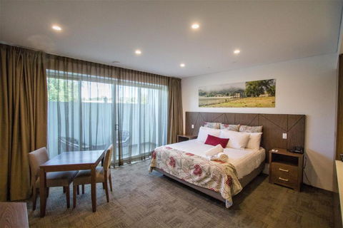 Young Federation Motor Inn And Services Club - Hotel Gold Coast 0