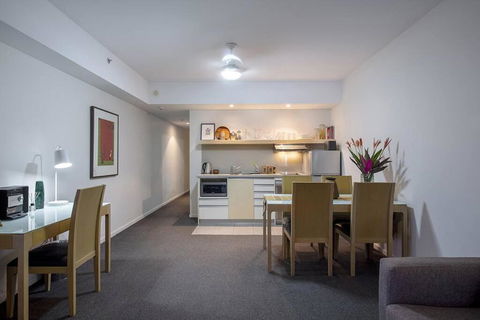 ZEN CITY & SEA Executive 1-BR Suite In Darwin CBD - Hotel Gold Coast 0