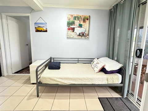 Zen Escape Guest House- Zen Garden Tiny Home, Nooky Studio - Hotel Gold Coast 3