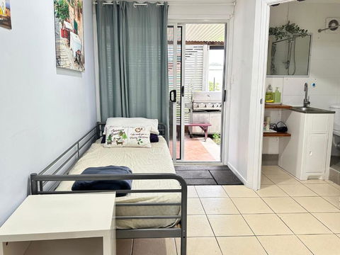 Zen Escape Guest House- Zen Garden Tiny Home, Nooky Studio - Hotel Gold Coast 2