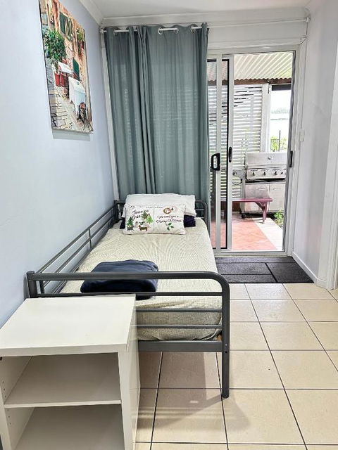 Zen Escape Guest House- Zen Garden Tiny Home, Nooky Studio - Hotel Gold Coast 1