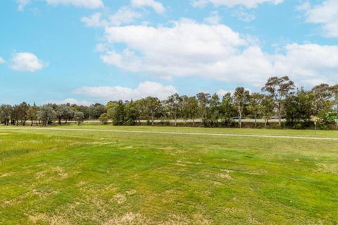 ZMITH Apartment - BROOKE, - Near AIS, GIO Stadium, UC, & Nth - Canberra Hospital - Hotel Gold Coast 3