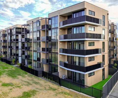 ZMITH Apartment - BROOKE, - Near AIS, GIO Stadium, UC, & Nth - Canberra Hospital - Hotel Gold Coast 2