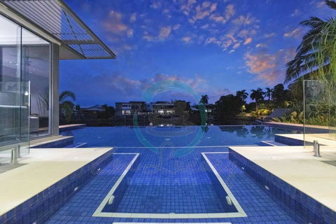 ZenLux: 4BR Bayview Mansion Infinity Pool + Cinema - Hotel Gold Coast 1