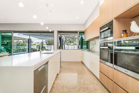 ZenLux Massive 5-BR Holiday Home - Pool - BBQ - Hotel Gold Coast 1