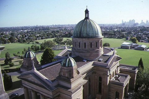 Melbourne City Tour: Lifestyle Of The Rich And Famous - Hotel Gold Coast 4