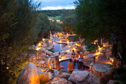 Peninsula Hot Springs Tour With Restaurant Lunch & Gondola Ride - Hotel Gold Coast 2