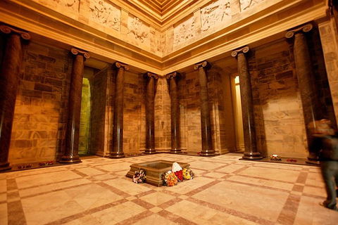 Shrine Cultural Guided Tour In Melbourne - Hotel Gold Coast 4